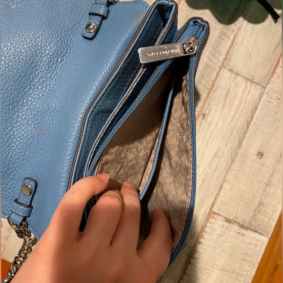 Michael Kors cross body 🦋 - Picture 4 of 4
